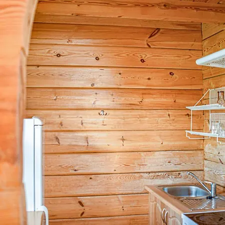 Holiday home Gorgeous In With Kitchen Mscice